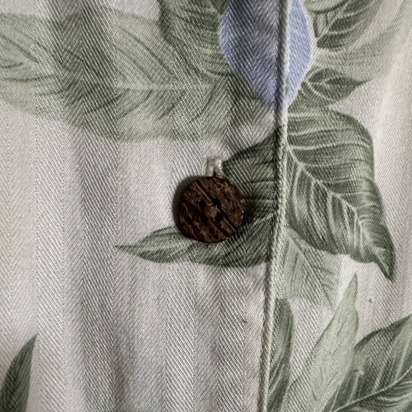 La Cabana Hawaiian Shirt w/ Wooden Buttons - Picture 2 of 4